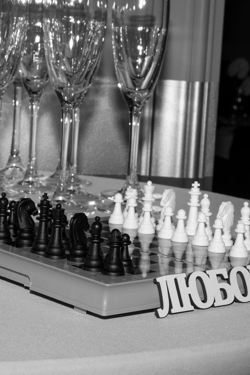 Бокалы с буквами «Любовь»